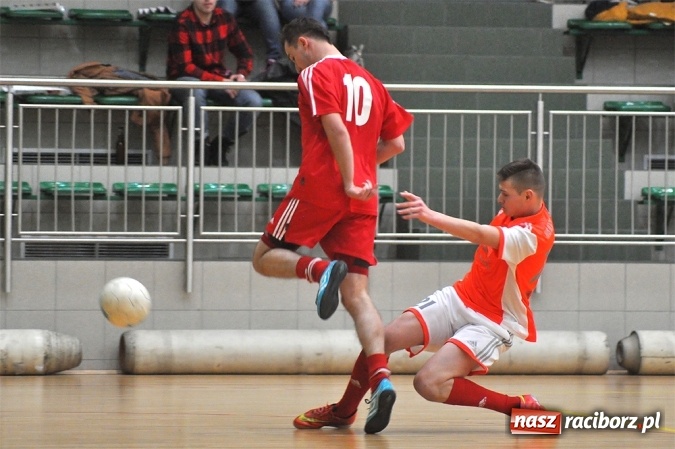 Zdjęcie w galerii na portalu naszraciborz.pl: Hit drugiej ligi dla Salonu Fryzjerskiego wiadomości z regionu