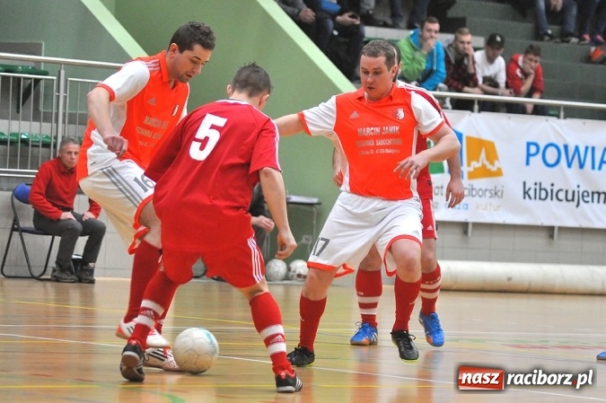 Zdjęcie w galerii na portalu naszraciborz.pl: Hit drugiej ligi dla Salonu Fryzjerskiego wiadomości z regionu