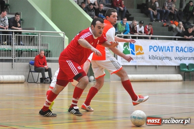 Zdjęcie w galerii na portalu naszraciborz.pl: Hit drugiej ligi dla Salonu Fryzjerskiego wiadomości z regionu