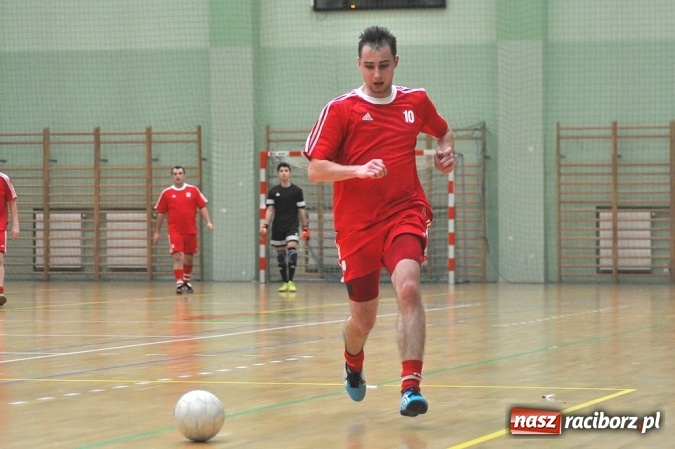 Zdjęcie w galerii na portalu naszraciborz.pl: Hit drugiej ligi dla Salonu Fryzjerskiego wiadomości z regionu