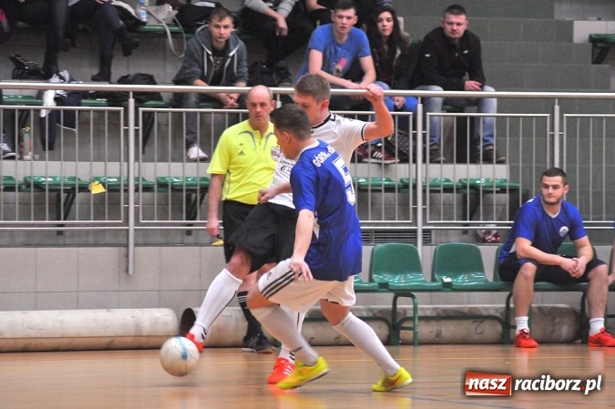 Zdjęcie w galerii na portalu naszraciborz.pl: Hit drugiej ligi dla Salonu Fryzjerskiego wiadomości z regionu