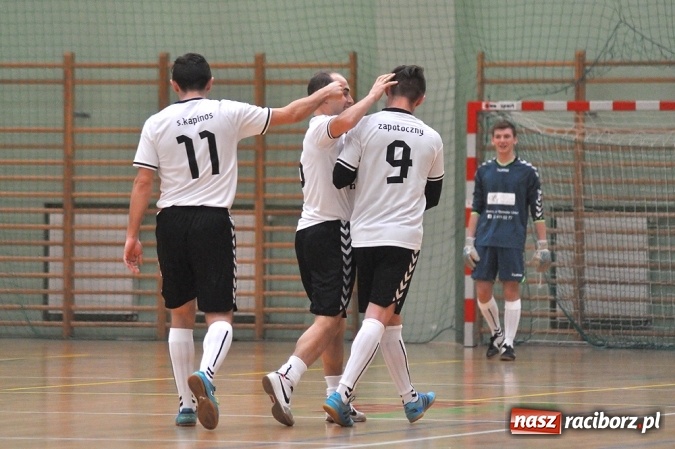 Zdjęcie w galerii na portalu naszraciborz.pl: Hit drugiej ligi dla Salonu Fryzjerskiego wiadomości z regionu