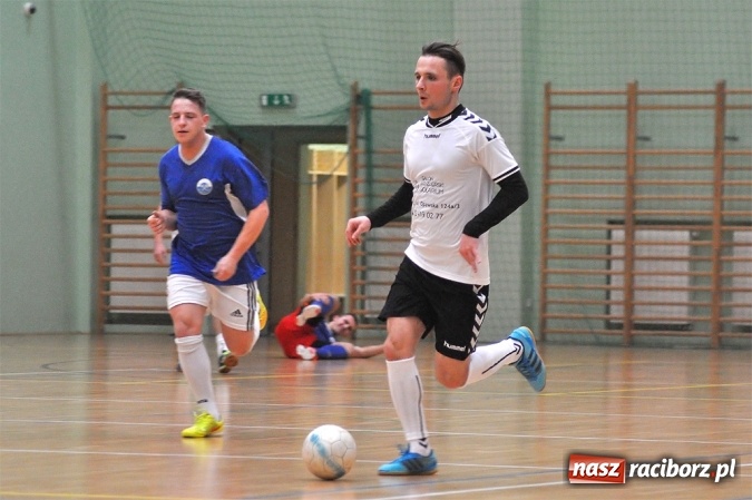 Zdjęcie w galerii na portalu naszraciborz.pl: Hit drugiej ligi dla Salonu Fryzjerskiego wiadomości z regionu