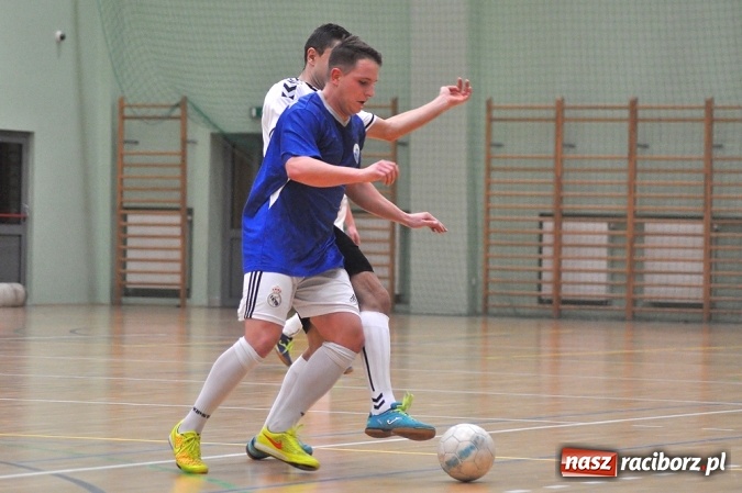 Zdjęcie w galerii na portalu naszraciborz.pl: Hit drugiej ligi dla Salonu Fryzjerskiego wiadomości z regionu