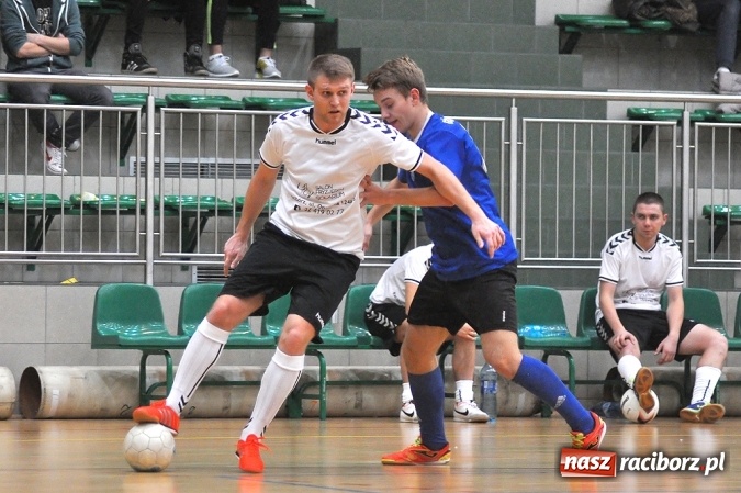 Zdjęcie w galerii na portalu naszraciborz.pl: Hit drugiej ligi dla Salonu Fryzjerskiego wiadomości z regionu