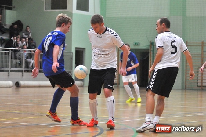 Zdjęcie w galerii na portalu naszraciborz.pl: Hit drugiej ligi dla Salonu Fryzjerskiego wiadomości z regionu