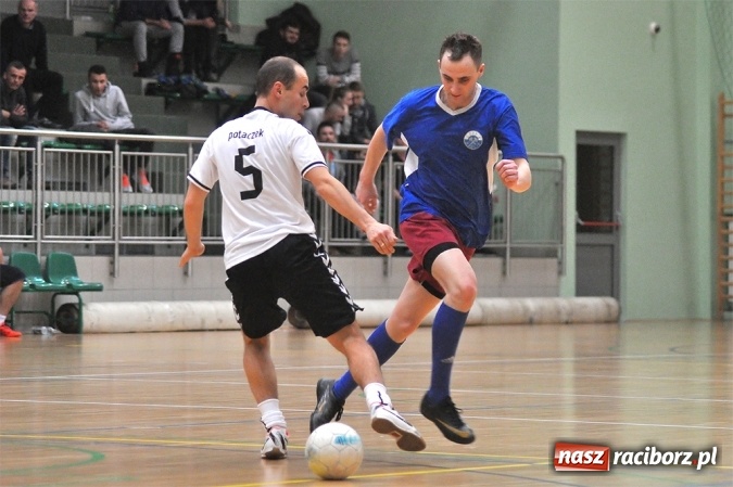 Zdjęcie w galerii na portalu naszraciborz.pl: Hit drugiej ligi dla Salonu Fryzjerskiego wiadomości z regionu