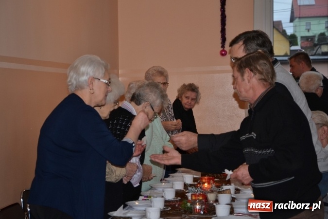 Zdjęcie w galerii na portalu naszraciborz.pl: W gminie Krzyżanowice pamiętają o starszych i samotnych wiadomości z regionu