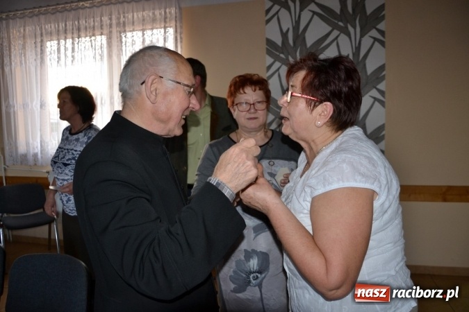 Zdjęcie w galerii na portalu naszraciborz.pl: W gminie Krzyżanowice pamiętają o starszych i samotnych wiadomości z regionu