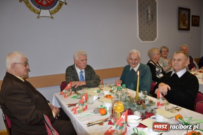 Zdjęcie w galerii na portalu naszraciborz.pl: W gminie Krzyżanowice pamiętają o starszych i samotnych wiadomości z regionu