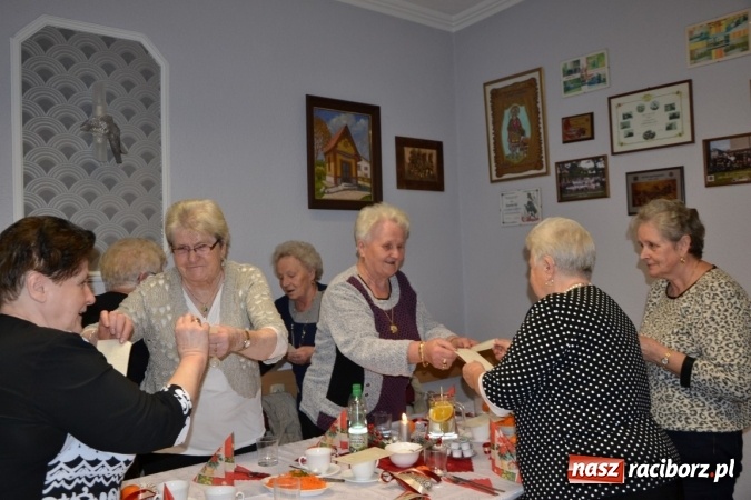 Zdjęcie w galerii na portalu naszraciborz.pl: W gminie Krzyżanowice pamiętają o starszych i samotnych wiadomości z regionu