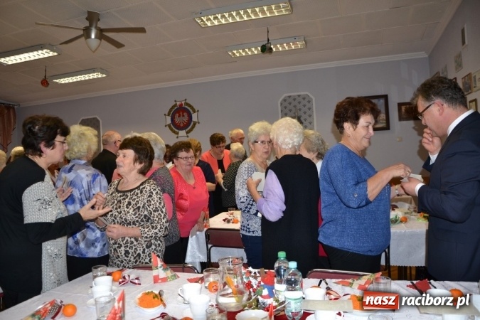 Zdjęcie w galerii na portalu naszraciborz.pl: W gminie Krzyżanowice pamiętają o starszych i samotnych wiadomości z regionu