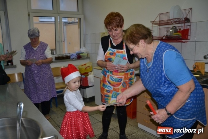 Zdjęcie w galerii na portalu naszraciborz.pl: W gminie Krzyżanowice pamiętają o starszych i samotnych wiadomości z regionu