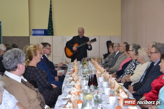 Zdjęcie w galerii na portalu naszraciborz.pl: W gminie Krzyżanowice pamiętają o starszych i samotnych wiadomości z regionu