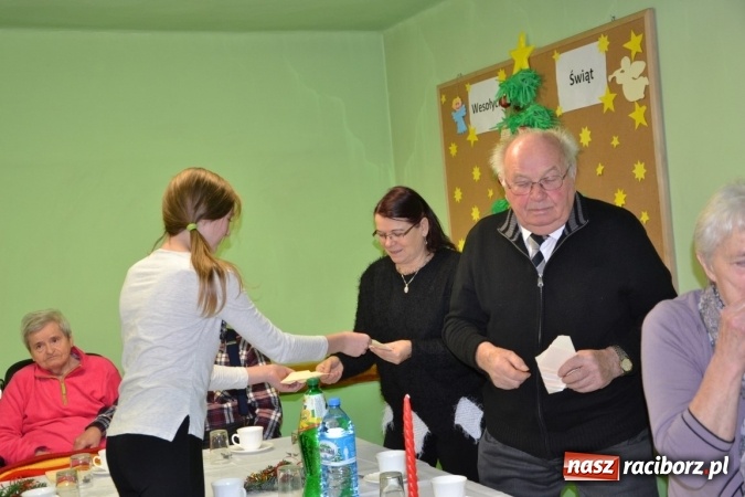 Zdjęcie w galerii na portalu naszraciborz.pl: W gminie Krzyżanowice pamiętają o starszych i samotnych wiadomości z regionu