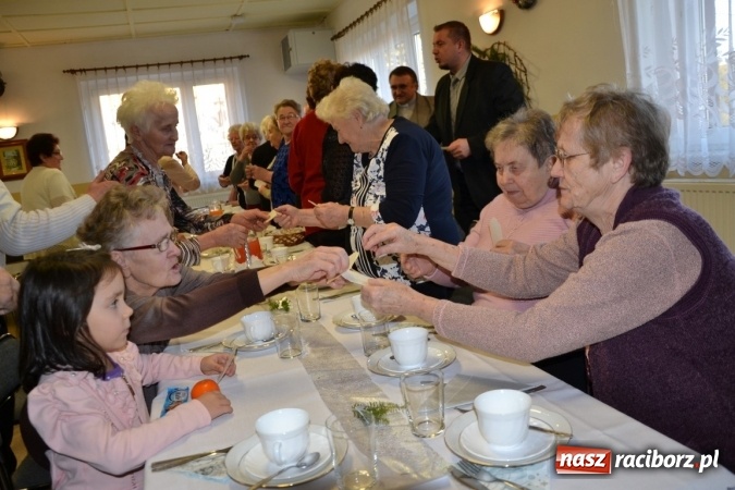 Zdjęcie w galerii na portalu naszraciborz.pl: W gminie Krzyżanowice pamiętają o starszych i samotnych wiadomości z regionu