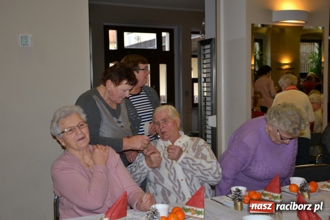 Zdjęcie w galerii na portalu naszraciborz.pl: W gminie Krzyżanowice pamiętają o starszych i samotnych wiadomości z regionu