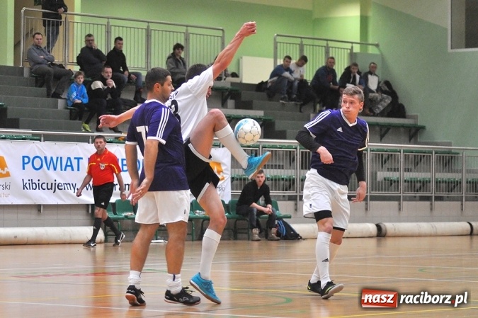 Zdjęcie w galerii na portalu naszraciborz.pl: Niedzielne spotkania w Halowej Lidze Piłki Nożnej wiadomości z regionu
