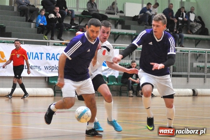 Zdjęcie w galerii na portalu naszraciborz.pl: Niedzielne spotkania w Halowej Lidze Piłki Nożnej wiadomości z regionu