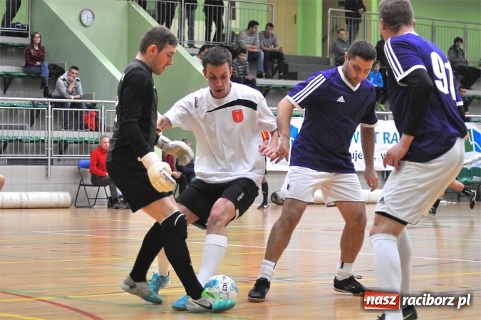 Zdjęcie w galerii na portalu naszraciborz.pl: Niedzielne spotkania w Halowej Lidze Piłki Nożnej wiadomości z regionu