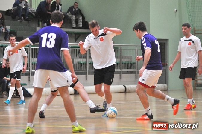 Zdjęcie w galerii na portalu naszraciborz.pl: Niedzielne spotkania w Halowej Lidze Piłki Nożnej wiadomości z regionu