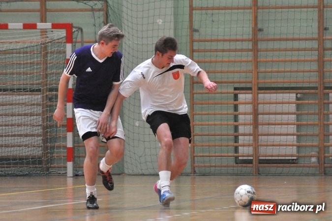 Zdjęcie w galerii na portalu naszraciborz.pl: Niedzielne spotkania w Halowej Lidze Piłki Nożnej wiadomości z regionu