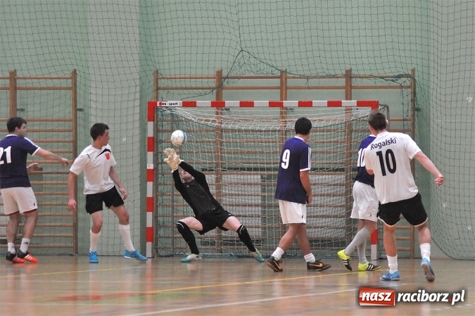 Zdjęcie w galerii na portalu naszraciborz.pl: Niedzielne spotkania w Halowej Lidze Piłki Nożnej wiadomości z regionu