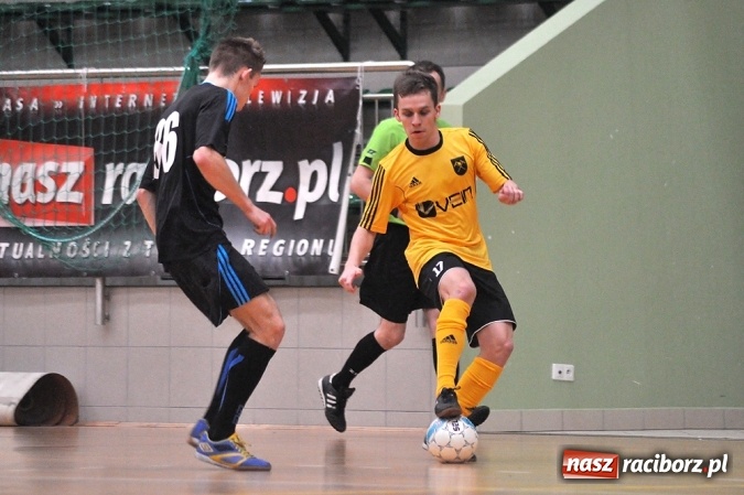 Zdjęcie w galerii na portalu naszraciborz.pl: Niedzielne spotkania w Halowej Lidze Piłki Nożnej wiadomości z regionu