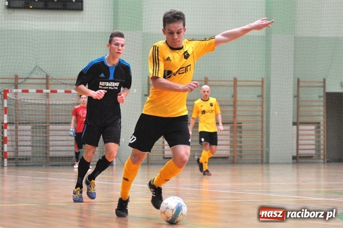 Zdjęcie w galerii na portalu naszraciborz.pl: Niedzielne spotkania w Halowej Lidze Piłki Nożnej wiadomości z regionu