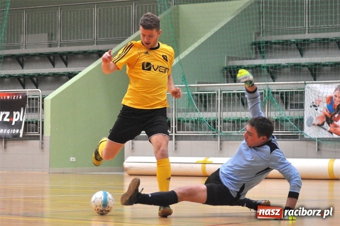 Zdjęcie w galerii na portalu naszraciborz.pl: Niedzielne spotkania w Halowej Lidze Piłki Nożnej wiadomości z regionu