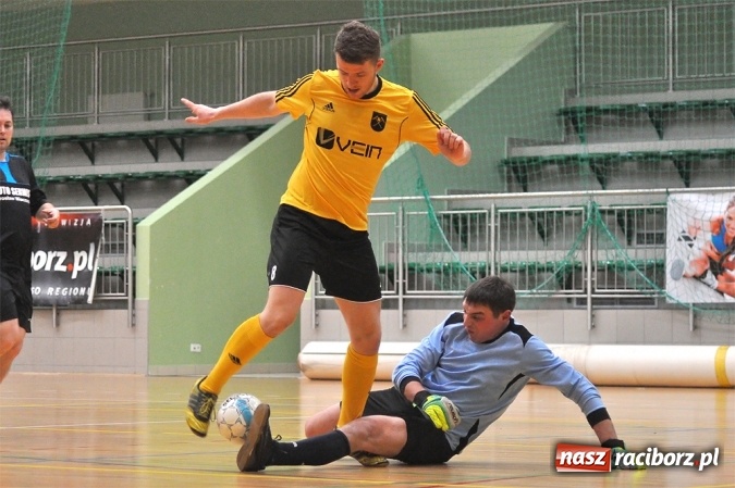 Zdjęcie w galerii na portalu naszraciborz.pl: Niedzielne spotkania w Halowej Lidze Piłki Nożnej wiadomości z regionu