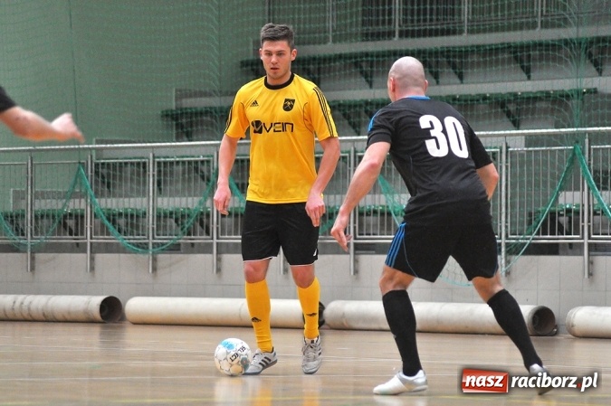 Zdjęcie w galerii na portalu naszraciborz.pl: Niedzielne spotkania w Halowej Lidze Piłki Nożnej wiadomości z regionu