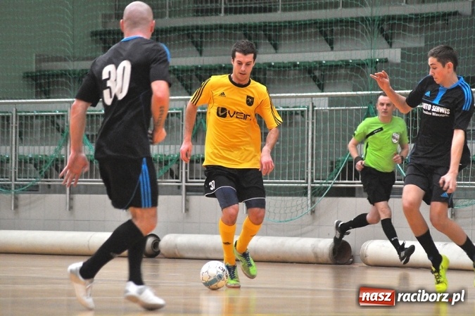 Zdjęcie w galerii na portalu naszraciborz.pl: Niedzielne spotkania w Halowej Lidze Piłki Nożnej wiadomości z regionu