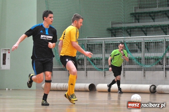 Zdjęcie w galerii na portalu naszraciborz.pl: Niedzielne spotkania w Halowej Lidze Piłki Nożnej wiadomości z regionu
