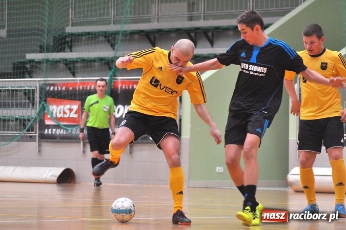 Zdjęcie w galerii na portalu naszraciborz.pl: Niedzielne spotkania w Halowej Lidze Piłki Nożnej wiadomości z regionu