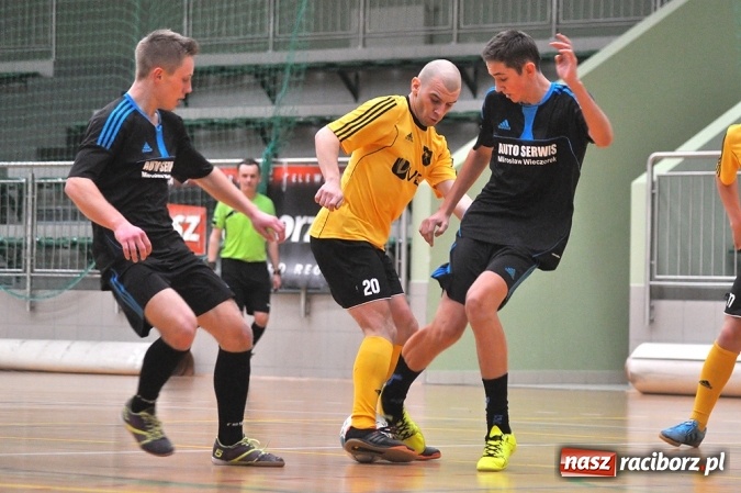Zdjęcie w galerii na portalu naszraciborz.pl: Niedzielne spotkania w Halowej Lidze Piłki Nożnej wiadomości z regionu