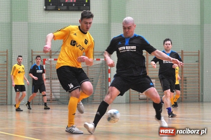 Zdjęcie w galerii na portalu naszraciborz.pl: Niedzielne spotkania w Halowej Lidze Piłki Nożnej wiadomości z regionu