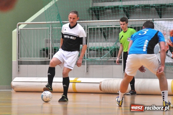 Zdjęcie w galerii na portalu naszraciborz.pl: Niedzielne spotkania w Halowej Lidze Piłki Nożnej wiadomości z regionu