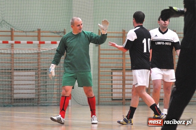 Zdjęcie w galerii na portalu naszraciborz.pl: Niedzielne spotkania w Halowej Lidze Piłki Nożnej wiadomości z regionu