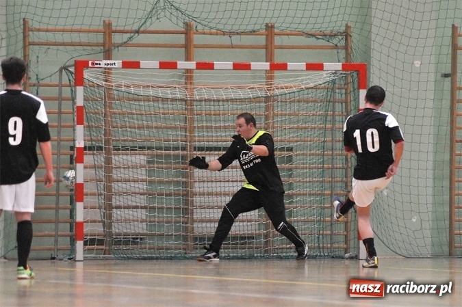 Zdjęcie w galerii na portalu naszraciborz.pl: Niedzielne spotkania w Halowej Lidze Piłki Nożnej wiadomości z regionu