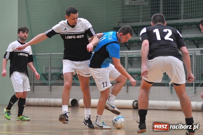 Zdjęcie w galerii na portalu naszraciborz.pl: Niedzielne spotkania w Halowej Lidze Piłki Nożnej wiadomości z regionu