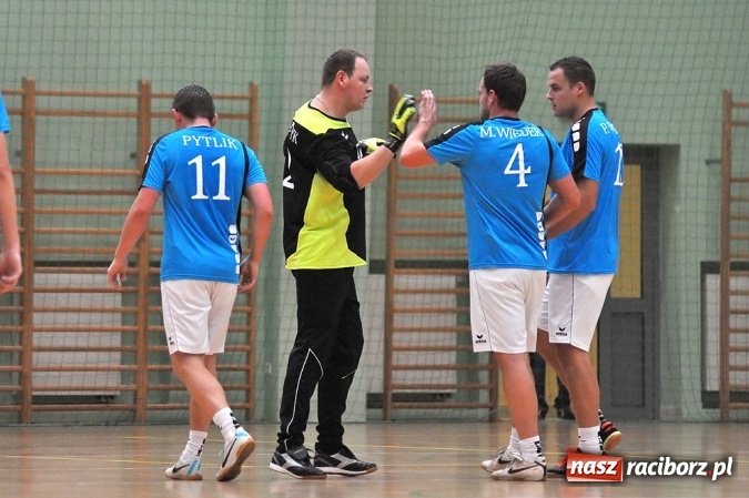 Zdjęcie w galerii na portalu naszraciborz.pl: Niedzielne spotkania w Halowej Lidze Piłki Nożnej wiadomości z regionu