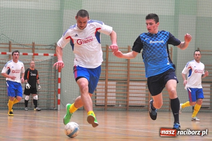 Zdjęcie w galerii na portalu naszraciborz.pl: Niedzielne spotkania w Halowej Lidze Piłki Nożnej wiadomości z regionu