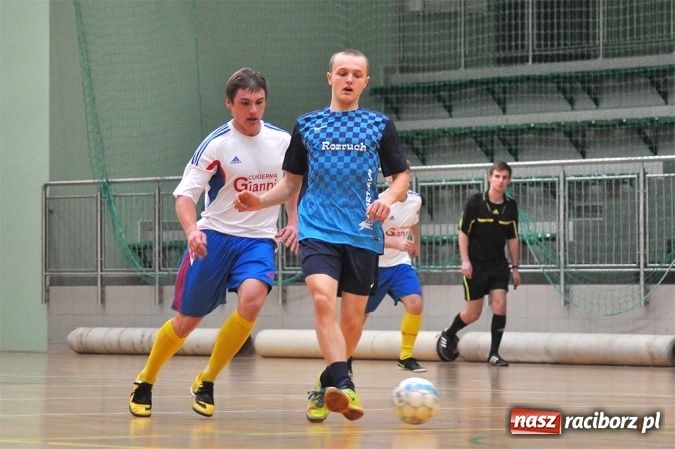 Zdjęcie w galerii na portalu naszraciborz.pl: Niedzielne spotkania w Halowej Lidze Piłki Nożnej wiadomości z regionu