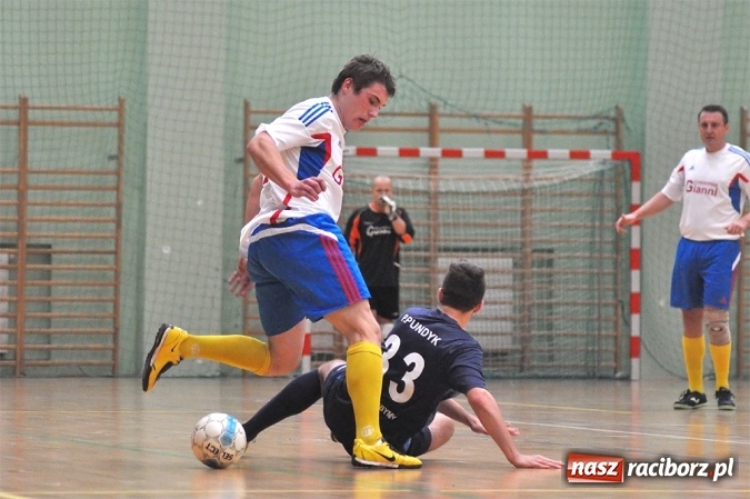 Zdjęcie w galerii na portalu naszraciborz.pl: Niedzielne spotkania w Halowej Lidze Piłki Nożnej wiadomości z regionu