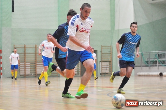 Zdjęcie w galerii na portalu naszraciborz.pl: Niedzielne spotkania w Halowej Lidze Piłki Nożnej wiadomości z regionu