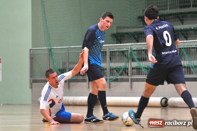 Zdjęcie w galerii na portalu naszraciborz.pl: Niedzielne spotkania w Halowej Lidze Piłki Nożnej wiadomości z regionu