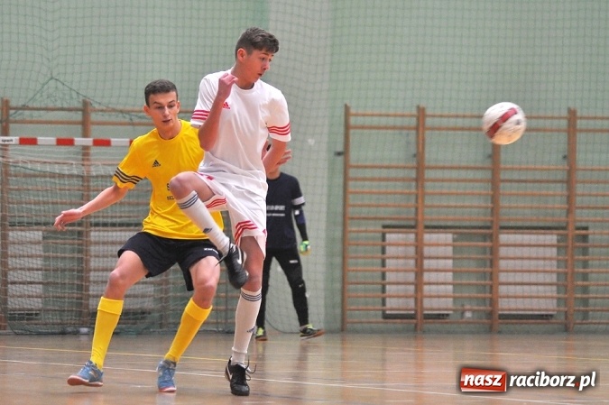 Zdjęcie w galerii na portalu naszraciborz.pl: Niedzielne spotkania w Halowej Lidze Piłki Nożnej wiadomości z regionu