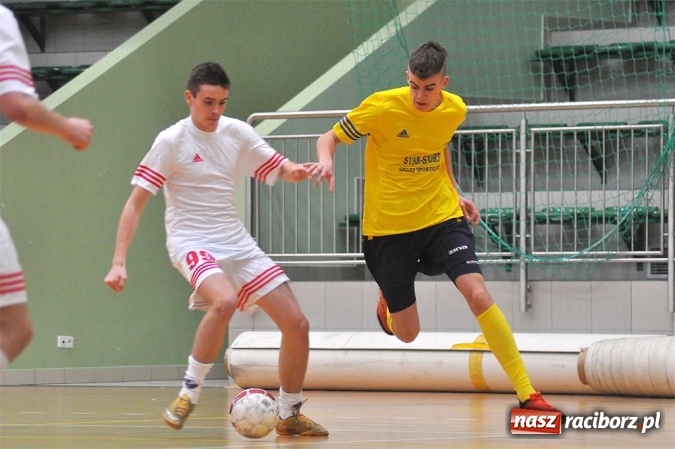 Zdjęcie w galerii na portalu naszraciborz.pl: Niedzielne spotkania w Halowej Lidze Piłki Nożnej wiadomości z regionu