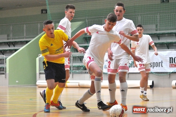 Zdjęcie w galerii na portalu naszraciborz.pl: Niedzielne spotkania w Halowej Lidze Piłki Nożnej wiadomości z regionu